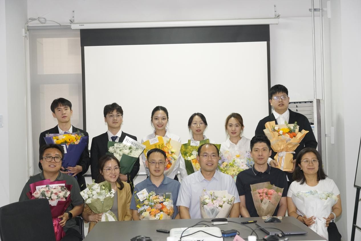 硕士研究生答辩于5月27日在化材院附楼335室展开